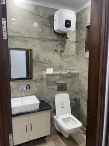 Bathroom Image of 700 Sq.ft 2 BHK Builder Floor for rent in Ramesh Nagar New Delhi for Rs. 25000