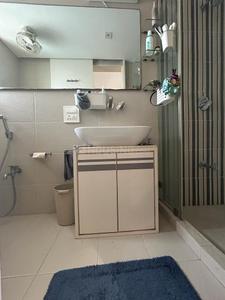 Bathroom Image of 750 Sq.ft 1 BHK Apartment / Flat for rent in Cuffe Parade Mumbai for Rs. 150000