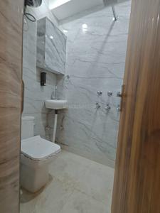 Bathroom Image of 720 Sq.ft 2 BHK Builder Floor for sale in Mukherjee Nagar New Delhi for Rs. 8750000