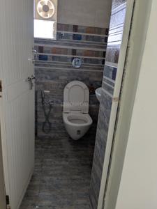 Bathroom Image of 1200 Sq.ft 3 BHK Apartment / Flat for rent in Memnagar Ahmedabad for Rs. 31000