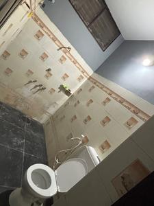Bathroom Image of 1600 Sq.ft 2 BHK Builder Floor for rent in Katpadi Vellore for Rs. 15000