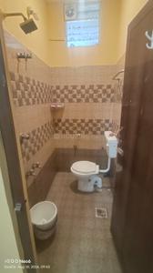 Bathroom Image of 900 Sq.ft 2 BHK Independent House for rent in Pallikaranai Chennai for Rs. 13000
