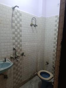 Bathroom Image of 500 Sq.ft 1 BHK Builder Floor for rent in Mayur Vihar Phase 1 New Delhi for Rs. 13500