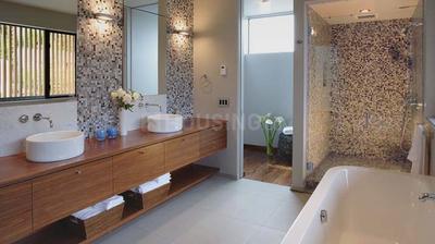 Bathroom Image of 2400 Sq.ft 4 BHK Apartment / Flat for sale in Transcon Flora Heights, Andheri West Mumbai for Rs. 97500000
