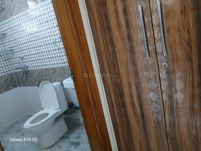Bathroom Image of 1600 Sq.ft 3 BHK Builder Floor for rent in Palam Vihar Gurgaon for Rs. 37000