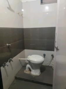 Common Bathroom Image of 1215 Sq.ft 2 BHK Apartment / Flat for sale in Regalia Orane, Ghuma Ahmedabad for Rs. 6300000