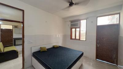 Bedroom Image of 400 Sq.ft 1 BHK Apartment / Flat for rent in Sector 39 Gurgaon for Rs. 24499