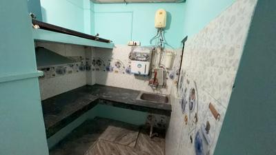 Kitchen Image of 600 Sq.ft 2 BHK Builder Floor for rent in Mayur Vihar Phase 1 New Delhi for Rs. 16500