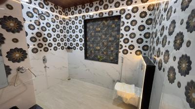 Bathroom Image of 550 Sq.ft 1 BHK Builder Floor for rent in Mahalakshmi Nagar Indore for Rs. 18500