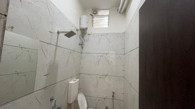 Bathroom Image of 650 Sq.ft 1 BHK Apartment / Flat for rent in Mahalakshmi Nagar Indore for Rs. 21000
