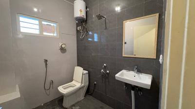 Bathroom Image of 500 Sq.ft 1 BHK Builder Floor for rent in DLF Phase 3 Gurgaon for Rs. 32500
