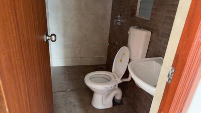 Bathroom Image of 670 Sq.ft 1 BHK Apartment / Flat for sale in Gagan Aviva, Kesnand Pune for Rs. 3250000