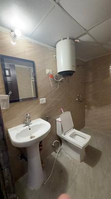 Image of 949 Sq.ft 2 BHK Apartment / Flat for rent in Gardenia Golf City, Sector 75, Noida for Rs. 35000