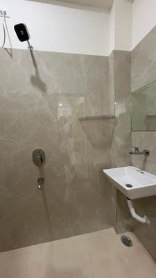 Bathroom Image of 1000 Sq.ft 1 BHK Apartment / Flat for rent in Sakar Elite Apex, Mahalakshmi Nagar Indore for Rs. 20000