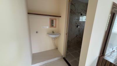 Bathroom Image of 600 Sq.ft 1 BHK Builder Floor for rent in Muneshwara Nagar Bengaluru for Rs. 23000