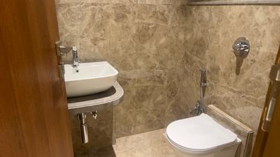 Bathroom Image of 1600 Sq.ft 3.5 BHK Apartment / Flat for rent in Ekta Crest, Chembur Mumbai for Rs. 165000
