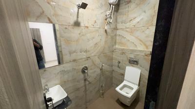 Bathroom Image of 450 Sq.ft 1 RK Builder Floor for rent in Scheme 78 Indore for Rs. 14000
