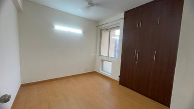 Bedroom Image of 1365 Sq.ft 3 BHK Apartment / Flat for rent in Jaypee Kosmos, Sector 134 Noida for Rs. 28000