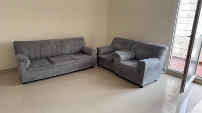 Living Room Image of 1100 Sq.ft 2 BHK Apartment / Flat for rent in Neeladri Paradise, Mahadevapura Bengaluru for Rs. 40999