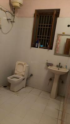 Bathroom Image of 450 Sq.ft 1 RK Builder Floor for rent in Gobrahi Urf Gobardhanpur Muzaffarpur for Rs. 9000