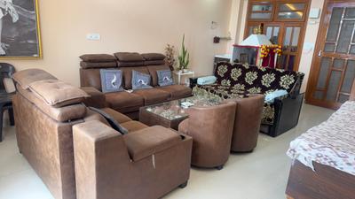 Living Room Image of 1250 Sq.ft 2 BHK Builder Floor for rent in Indira Nagar Lucknow for Rs. 26100