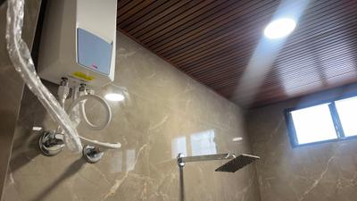 Bathroom Image of 800 Sq.ft 1 BHK Builder Floor for rent in Indra Puri Colony Indore for Rs. 20000