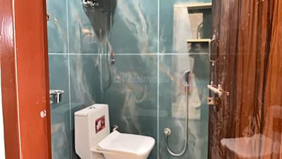 Bathroom Image of 569 Sq.ft 1 BHK Apartment / Flat for rent in Saket New Delhi for Rs. 18000