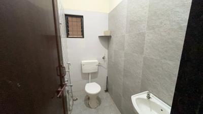 Bathroom Image of 600 Sq.ft 1 BHK Apartment / Flat for rent in Wadgaon Sheri Pune for Rs. 19000