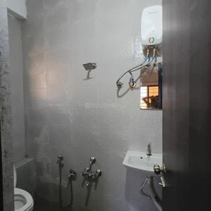 Bathroom Image of 727 Sq.ft 3 BHK Apartment / Flat for rent in Nirmaan One, New Gotri Vadodara for Rs. 22000