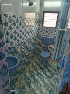 Bathroom Image of 860 Sq.ft 2 BHK Independent House for rent in Pallikaranai Chennai for Rs. 21000