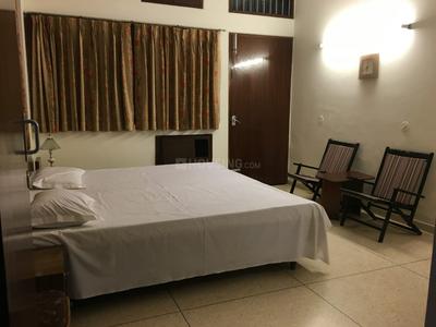 Bedroom Image of 3300 Sq.ft 3 BHK Builder Floor for rent in Green Park New Delhi for Rs. 110000