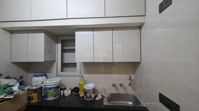 Kitchen Image of 650 Sq.ft 2 BHK Apartment / Flat for rent in Pitampura New Delhi for Rs. 25500