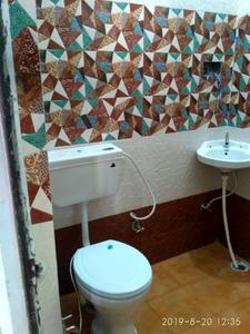 Bathroom Image of 900 Sq.ft 2 BHK Apartment / Flat for rent in Swarna Jayanti Nagar Aligarh for Rs. 6000
