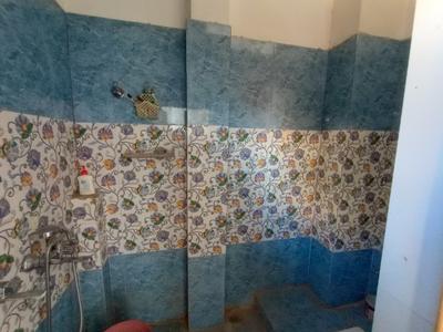 Bathroom Image of 1150 Sq.ft 2 BHK Independent House for rent in Haibat Mau Mawaiya Lucknow for Rs. 10000