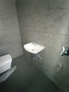 Bathroom Image of 2279 Sq.ft 4 BHK Apartment / Flat for sale in Sangini Arise, Bharthana Surat for Rs. 32500000
