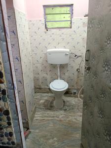 Bathroom Image of 550 Sq.ft 1.5 BHK Apartment / Flat for rent in Airport Gate no. 1 Kolkata for Rs. 8000