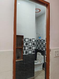 Bathroom Image of 1000 Sq.ft 3 BHK Apartment / Flat for rent in Karala New Delhi for Rs. 14000
