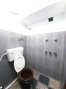 Bathroom Image of 750 Sq.ft 1 BHK Builder Floor for rent in Mudaliarpet Puducherry for Rs. 16000