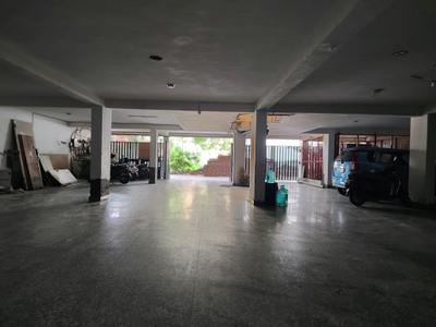 Car Garage Image of 1450 Sq.ft 3 BHK Apartment / Flat for rent in Vasant Kunj New Delhi for Rs. 60000