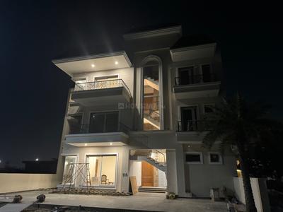 Image of 3690 Sq.ft 5 BHK Builder Floor for sale in Mullanpur Garibdass, Chandigarh for Rs. 32500000