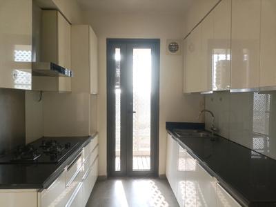 Kitchen Image of 800 Sq.ft 2 BHK Apartment / Flat for rent in Dadar East Mumbai for Rs. 120000