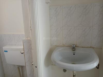 Bathroom Image of 550 Sq.ft 1 BHK Apartment / Flat for rent in Mahatma Phule Peth Pune for Rs. 17000