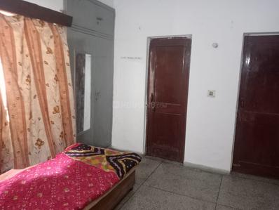 Bedroom Image of 300 Sq.ft 1 RK Apartment / Flat for rent in Jalwayu Vihar, Sector 21 Noida for Rs. 10000
