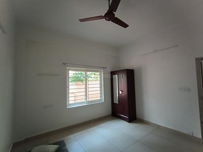 Bedroom Image of 1250 Sq.ft 2 BHK Apartment / Flat for rent in Maradu Kochi for Rs. 21000