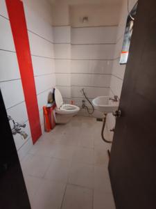 Bathroom Image of 1500 Sq.ft 2.5 BHK Apartment / Flat for rent in Karelibagh Vadodara for Rs. 15000