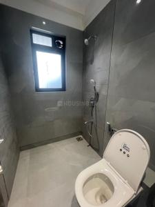 Bathroom Image of 1005 Sq.ft 3 BHK Apartment / Flat for sale in Khar West Mumbai for Rs. 65000000