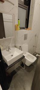 Bathroom Image of 700 Sq.ft 2 BHK Apartment / Flat for rent in DLH Leo Tower, Andheri West Mumbai for Rs. 125000
