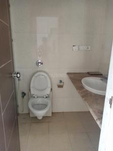 Bathroom Image of 970 Sq.ft 2 BHK Apartment / Flat for sale in Nahar Laurel And Lilac, Powai Mumbai for Rs. 21100000
