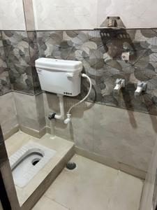 Bathroom Image of 450 Sq.ft 2 BHK Independent House for rent in Vijay Nagar Ghaziabad for Rs. 18000
