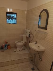 Bathroom Image of 700 Sq.ft 1 BHK Apartment / Flat for rent in Double Storey Apartments, Chittaranjan Park New Delhi for Rs. 28000
